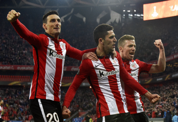 Aduriz, Sabin Merino eta Muniain, bigarrenaren gola ospatzen. EFE