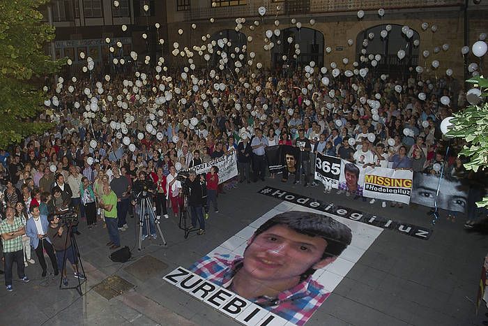 Hodei Egiluz desagertu eta urtebetera Galdakaon egindako ekitaldia. LUIS JAUREGIALTZO / ARGAZKI PRESS