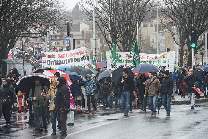 Manifestazioa Baionan. ISABELLE MIQUELESTORENA