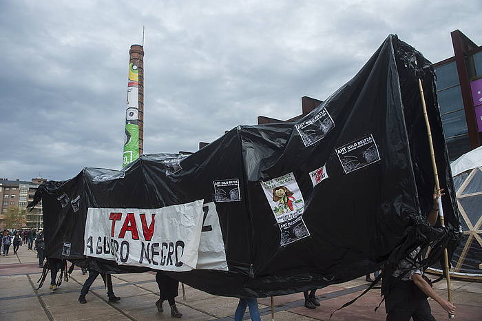 AHTren aukako protesta bat Durangon. LUIS JAUREGIALTO / ARGAZKI PRESS