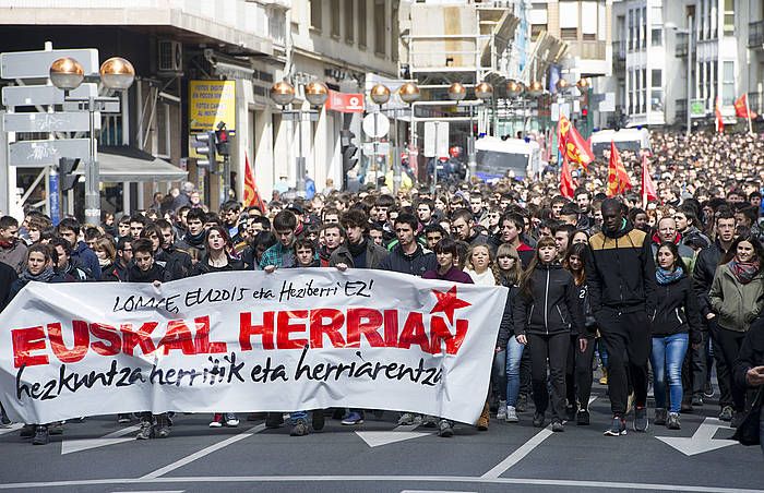 LOMCEren aurkako protesta, Gasteizen. RAUL BOGAJO / ARGAZKI PRESS