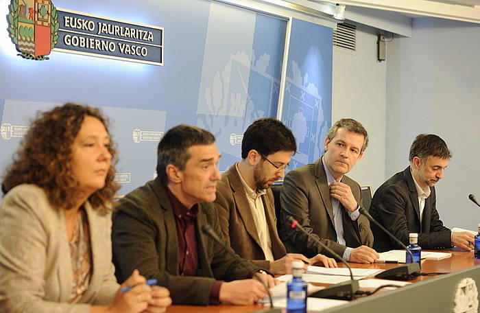 Hernando, Fernandez, Urrutia, Intxaurbe eta Ruiz, Donostian egindako agerraldian. GORKA RUBIO / ARGAZKI PRESS