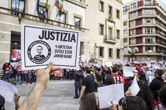 Iñigo Cabacasen aldeko manifestazioa egin zuten igandean Bilbon. ARITZ LOIOLA / ARGAZKI PRESS