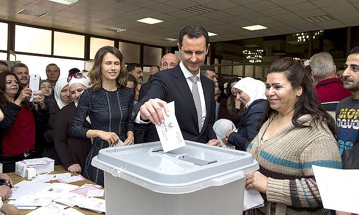 SANA. BAXAR AL-ASSAD PRESIDENTEA, GAUR, DAMASKON BOTOA EMATEN.