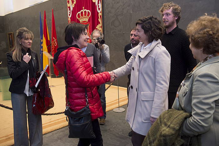 Martina Anderson eta Tatiana Zdanoka europarlamentariak, otsailean, Nafarroako Legebiltzarrean. IñIGO URIZ / ARGAZKI PRESS