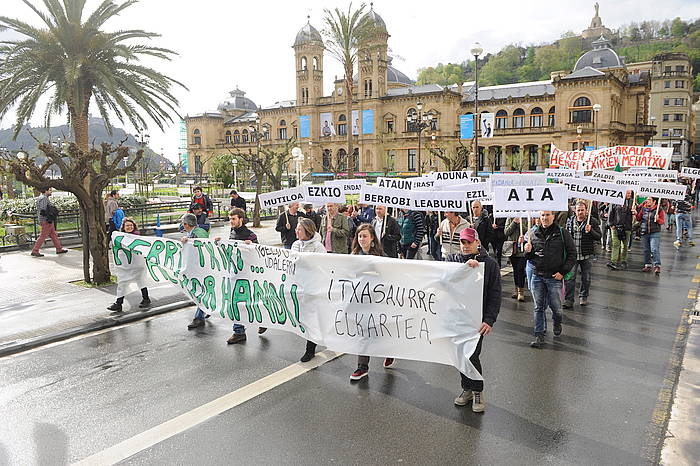 Igeldoko Itxas Aurre elkarteak gaur Donostian egindako manifestazioa. JON URBE / ARGAZKI PRESS