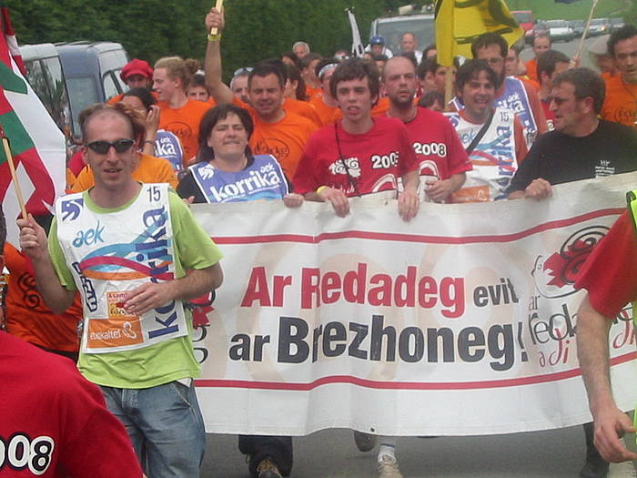 Bretoiren aldeko Ar Redadeg lasterketa 2008an antolatu zuten lehen aldiz, eta hainba euskaldunek parte hartu zuten. BERRIA