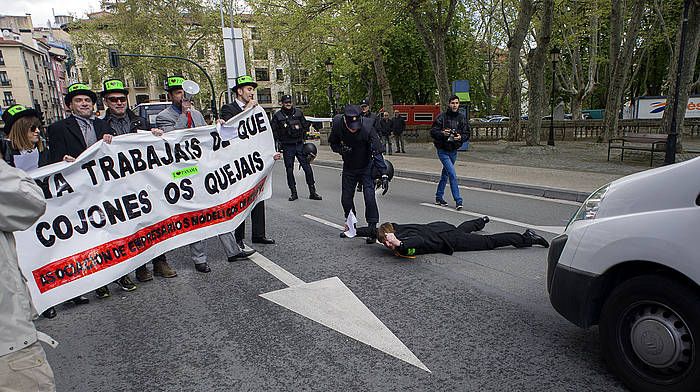 Lan itunen estatalizazioa salatzeko igandean Iruñean egin zen manifestazioa. VILLAR LOPEZ, EFE