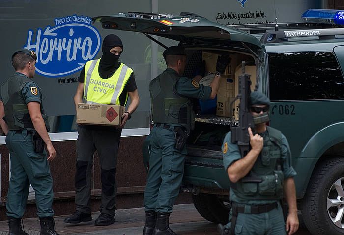 2013an egin zuen Guardia Zibilak Herrira-ren kontrako polizia operazioa. RAUL BOGAJO / ARGAZKI PRESS