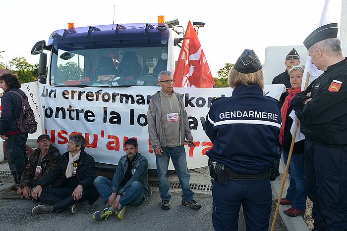 El Komrhi legearen kontrako kolektiboko 30 kideak ETPM enpresa blokeatzen, Arrangoitzen. ISABELLE MIQUELESTORENA