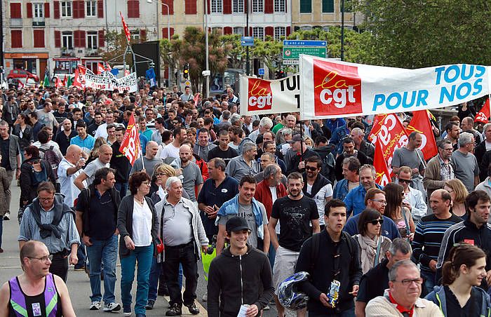 Manifestazioa egin dute gaur Baionan, sindikatuek. BOB EDME