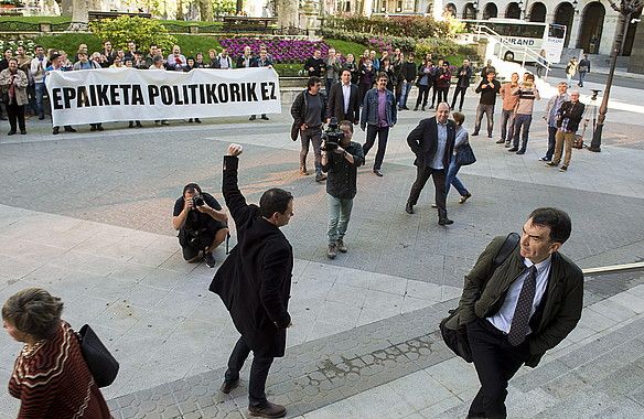 Hasier Arraiz, epaitegira sartu aurretik. LUIS JAUREGIALTZO / ARGAZKI PRESS