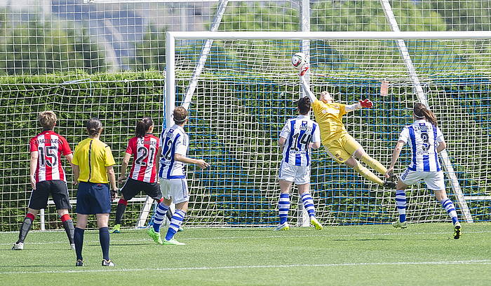 Eunatek faltaz egin du Athleticen bigarren gola. JUAN CARLOS RUIZ / ARGAZKI PRESS