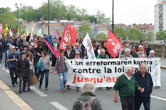 Lan erreformaren kotrako protesta, gaur, Baionan. ISABELLE MIQUELESTORENA