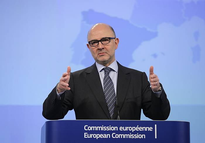 Pierre Moscovici Ekonomia komisarioa, aurreikuspenak aurkezteko egin zuen agerraldian. OLIVIER HOSLET / EFE