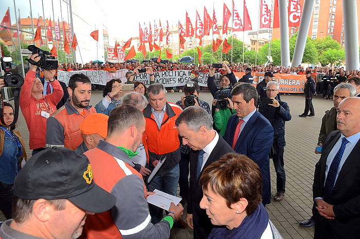 Argazki Press. HAINBAT LANGILEK BEREN ESKERAK JAKINARAZI DIZKIOTE URKULLURI, SARRERAN.