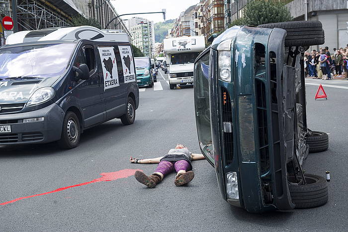 Istripu bat irudikatu zuten maiatzaren 7an sakabanaketaren kontra eginiko protestan. MARISOL RAMIREZ / ARGAZKI PRESS