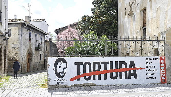 Torturaren aurkako mural bat, Agoitzen (Nafarroa). IDOIA ZABALETA / ARGAZKI PRESS