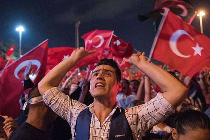 Jendetza Istanbulgo Taksim plazan. MARIUS BECKER / EFE