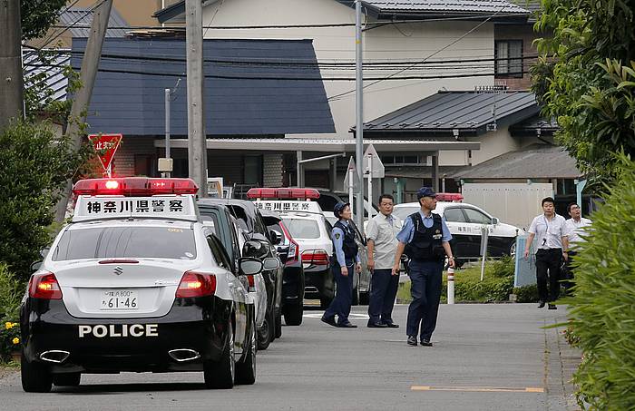 Japoniako Polizia, egoitzaren inguruetan. KIMIMASA MAYAMA / EFE