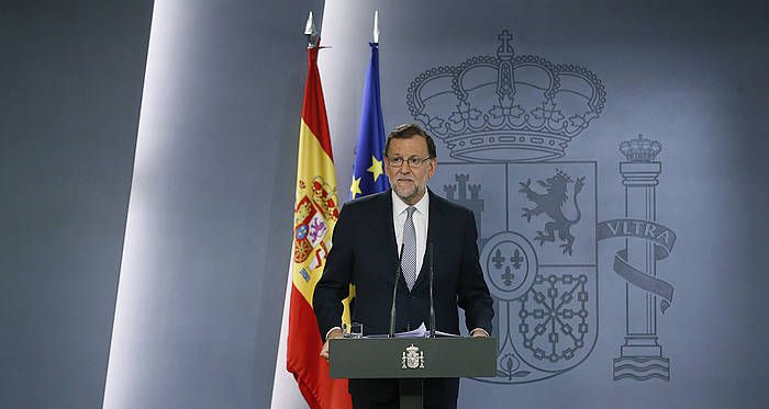 Mariano Rajoy Espainiako jarduneko presidentea, Felipe VI.arekin bildu ostean adierazpenak egiten. JUANJO MARTIN / EFE