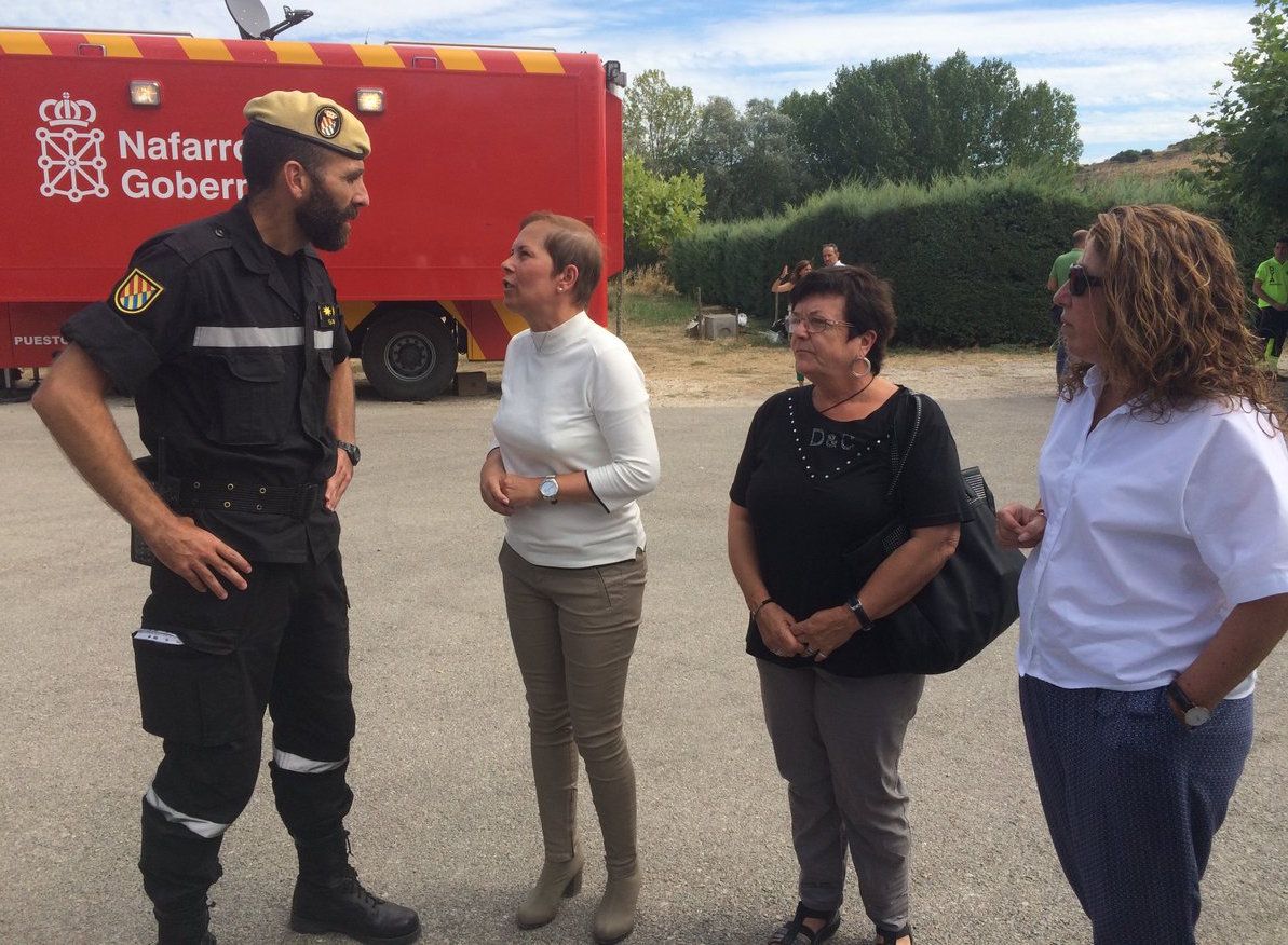 Uxue Barkos eta Mari Jose Beaumont, larriald zerbitzuekin hizketan, Puiun. NAFARROAKO GOBERNUA