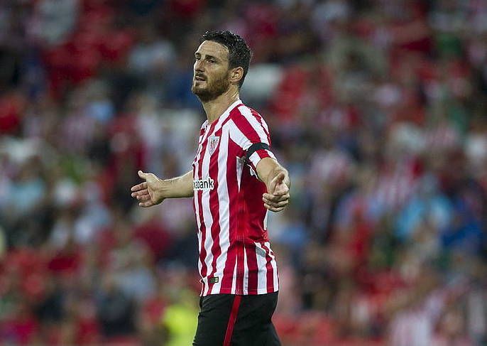 Aduriz, etsita, aukera bat huts egin ondoren.