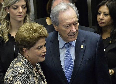 Rousseff Senatuan, Ricardo Lewandowski ganbera horretako presidentearekin. CADU GOMES, EFE