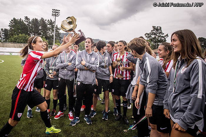 Athleticeko jokalariak Euskal Herria koparekin.