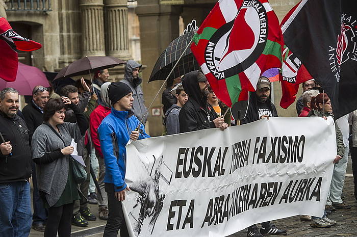 Iruñeko udaletxeko plazan eginiko mobilizazioa. JAGOBA MANTEROLA / ARGAZKI PRESS