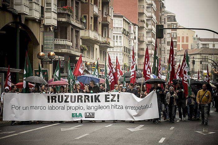 Manifestazio burua, Gasteizko kaleetan. JAIZKI FONTANEDA / ARGAZKI PRESS