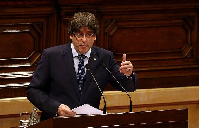 Carles Puigdemont presidentea, Kataluniako Legebiltzarrean. TONI ALBIR / EFE