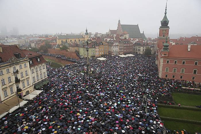 Jendetza Vartsovian, Abortu Legea gogortzearen aurka. RADEK PIETRUSZKA / EFE