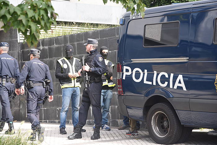 Espainiako Polizia, Donostiako Lugaritz pasealekuan. ARGAZKI PRESS