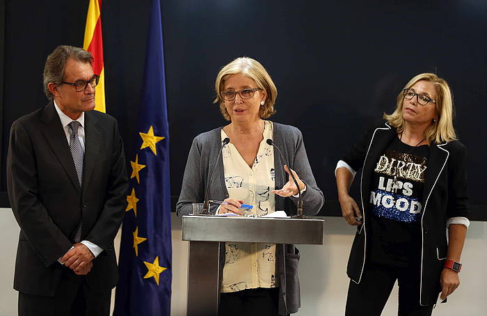 Artur Mas, Irene Rigau eta Joana Ortega. TONI ALBIR / EFE