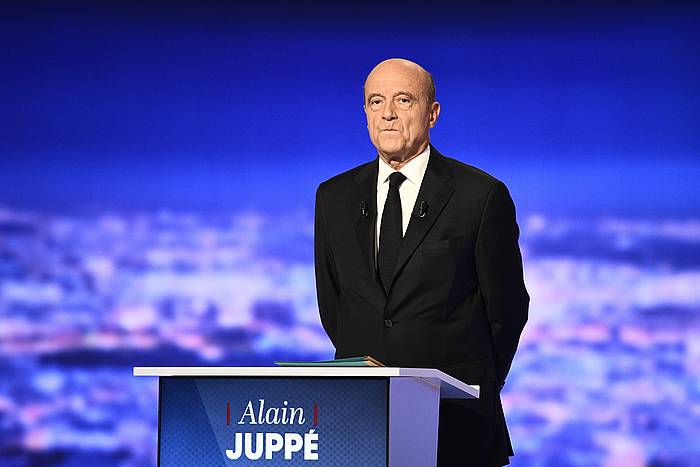 Alain Juppe, Errepublikanoen primarioetako eztabaida batean. MARTIN BUR/POOL / EFE