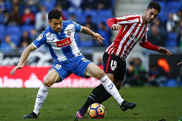 Espanyoleko Javi Fuego eta Athleticeko Sabin Merino. QUIQUE GARCIA / EFE