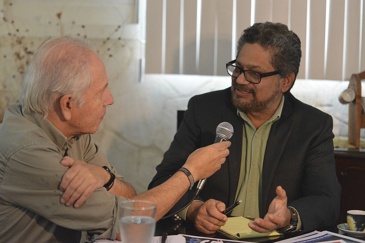 Carlos Aznarez, Habanan Ivan Marquez FARC-EPko gerrillariburua elkarrizketatzen. HECTOR PLANES.