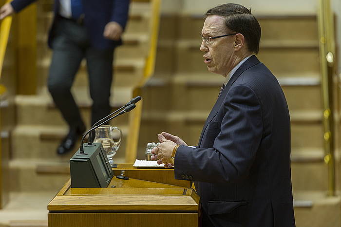 Ricardo Gatzagaetxebarria jarduneko sailburua, Eusko Legebiltzarrean. JUANAN RUIZ / ARGAZKI PRESS