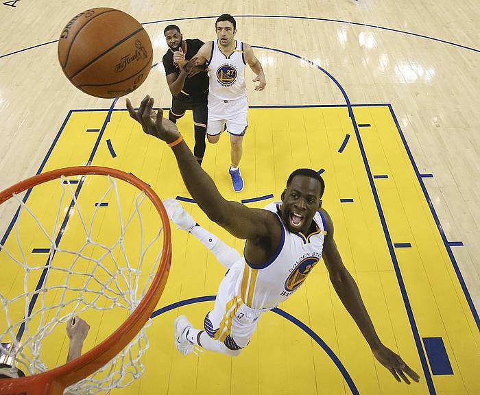 Draymond Green, baloia saskiratzear. EZRA SHAW / POOL