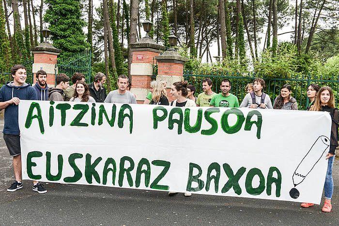 Gaur egin duten protesta. ISABELLE MIQUELESTORENA