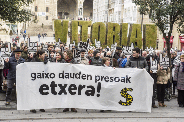 Sarek joan de otsailean gaixo dauden presoen alde egindako elkarretaratzea Gasteizen. JAIZKI FONTANEDA /ARGAZKI PRESS