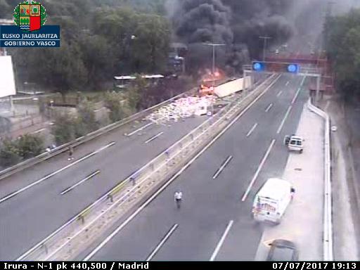 Trafiko kamerek jaso duten irudia, istripua gertatu ostean. BERRIA. /