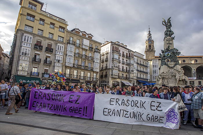 Sexu erasoen aurkako elkarretaratze bat Gasteizen. JAIZKI FONTANEDA, ARGAZKI PRESS