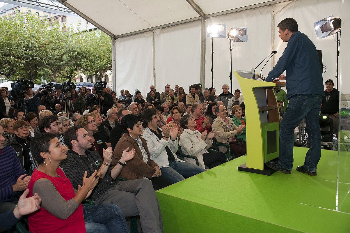 Oskar Matute, atzo, Eibarko ekitaldian. JUAN CARLOS RUIZ / ARGAZKI PRESS.