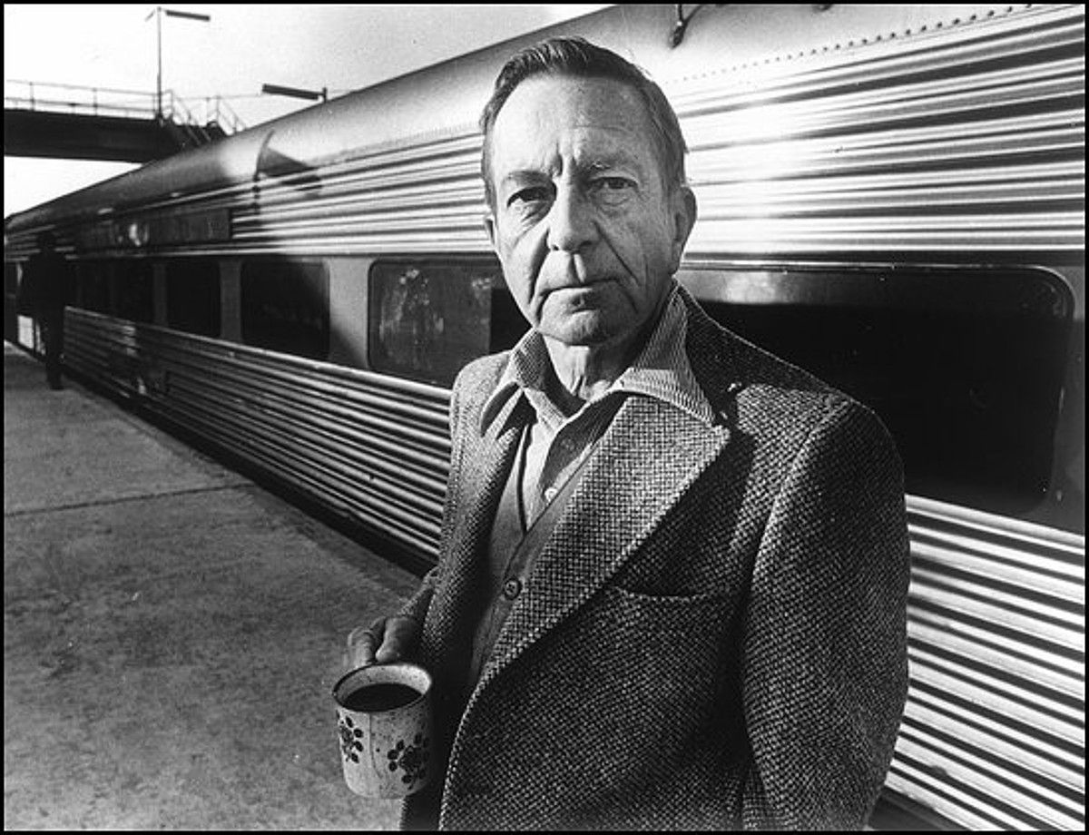 John Cheever idazle estatubatuarra (1912-1982). DONAL F. HOLWAT.