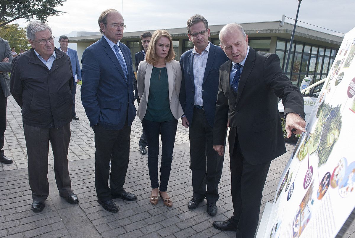 Pio Garcia Escudero, Arantza Quiroga eta Antonio Basagoiti, atzo, Donostiako Ekogunean. JON URBE / ARGAZKI PRESS.