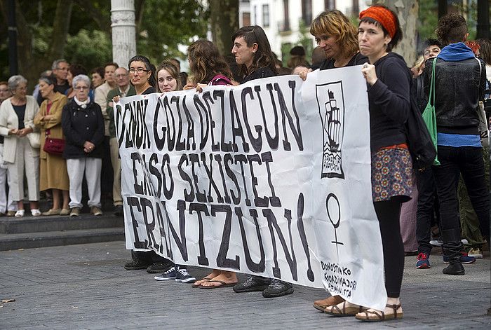 Donostiako Piratek eta Donostiako Koordinakunde Feministak deitutako elkarretaratze bat, bi sexu eraso salatzeko, 2014an. JUAN CARLOS RUIZ / ARGAZKI PRESS