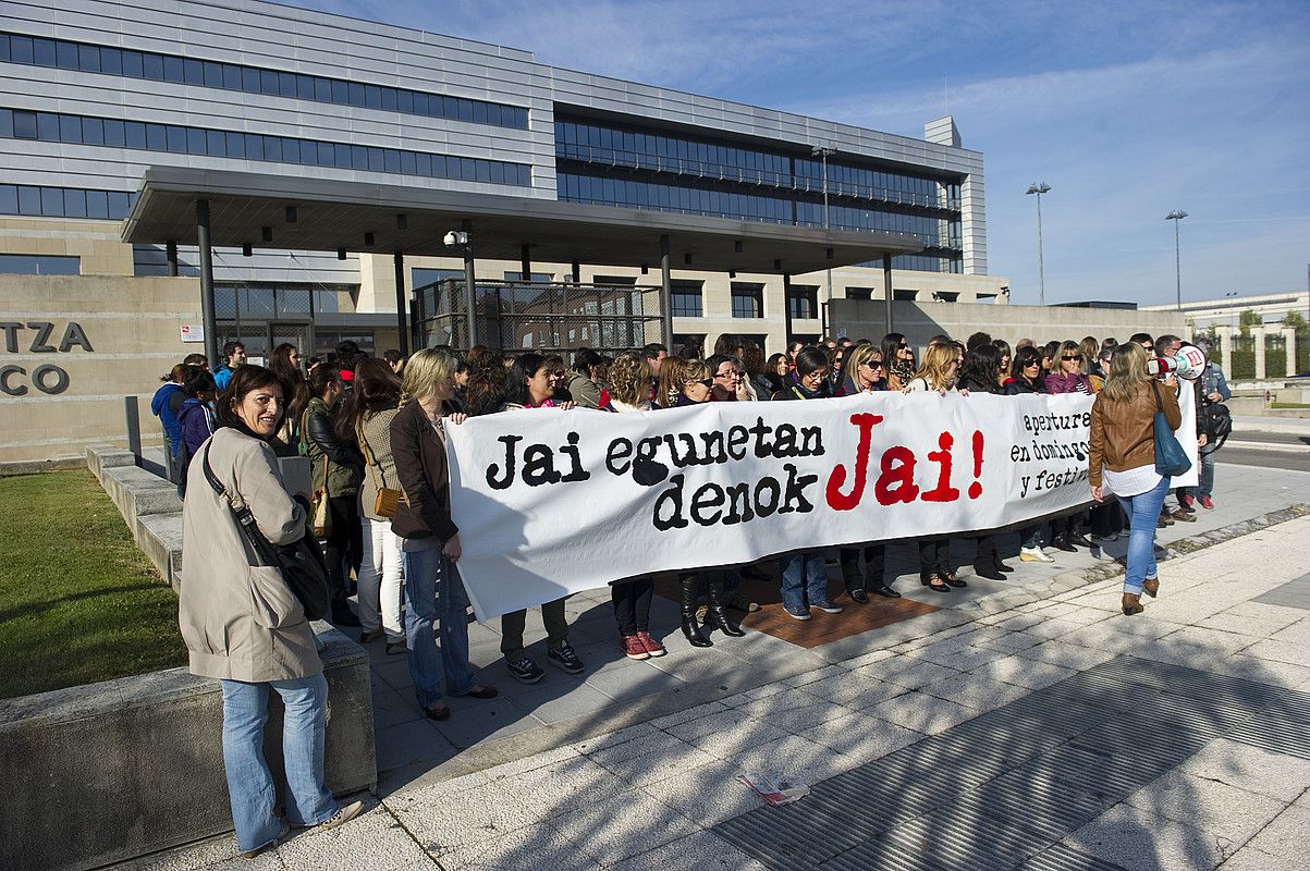 ELAk eta LABek deitutako elkarretaratzea, atzo, Gasteizen. JUANAN RUIZ / ARGAZKI PRESS.