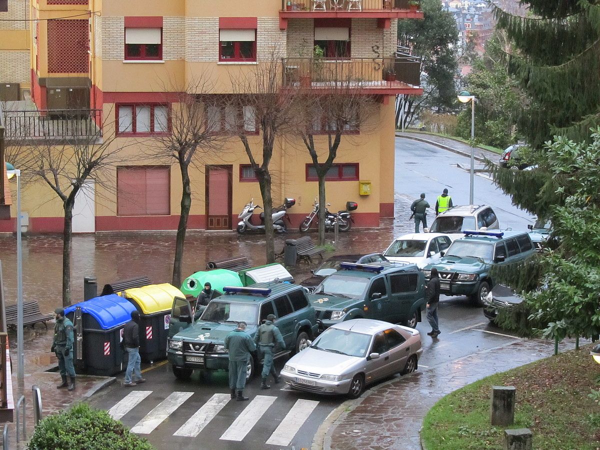 Guardia Zibila, Zarautzen, 2011ko urtarrilean. ZARAUZKO HITZA.